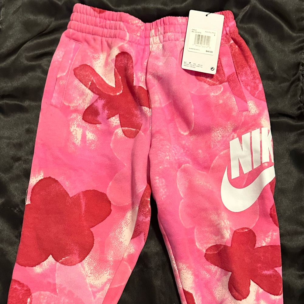 GIRLS SIZE 6 NIKE JOGGERS